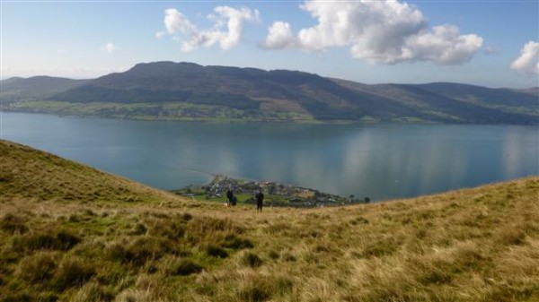 3rd last flag and what a glorious view, there's Killowen below, our finish point, just have to get down a very very steep hill. It was tricky in the good dry conditions, if it was wet i would have stuck the waterproof trousers on and just slid down (many did so unintentionally)