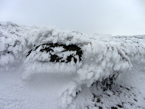 The wind had blown the snow on the Mourne Wall in an interesting pattern.